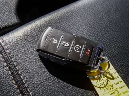 Used 2025 RAM 1500 Laramie image 33