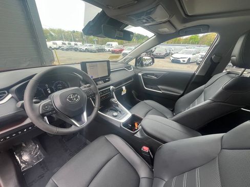 Used 2025 Toyota RAV4 Limited w/ Advanced Technology Package AWD/4WD image 27