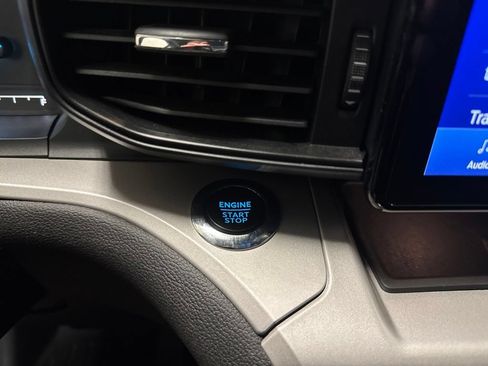 Used 2023 Ford Explorer XLT AWD/4WD image 15