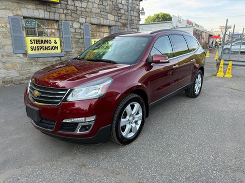 Used 2016 Chevrolet Traverse LT w/ Style and Technology Package AWD/4WD image 2