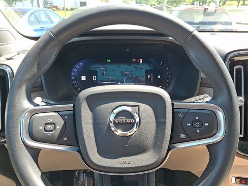 Certified 2026 Volvo XC40 B5 Plus AWD/4WD image 21