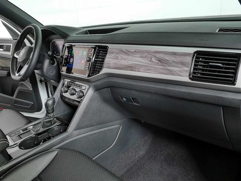Certified 2023 Volkswagen Atlas Cross Sport SE FWD image 21