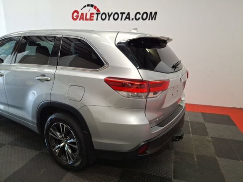 Used 2018 Toyota Highlander Plus AWD/4WD image 7