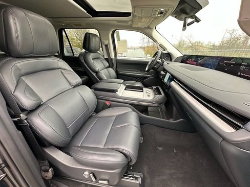 New 2025 Lincoln Navigator Reserve AWD/4WD image 24