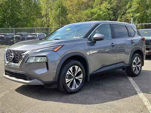 Certified 2022 Nissan Rogue SV image 4