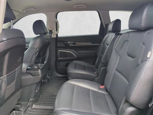 Used 2024 Kia Telluride S image 13