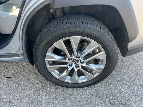 Used 2021 Toyota RAV4 XLE Premium AWD/4WD image 18