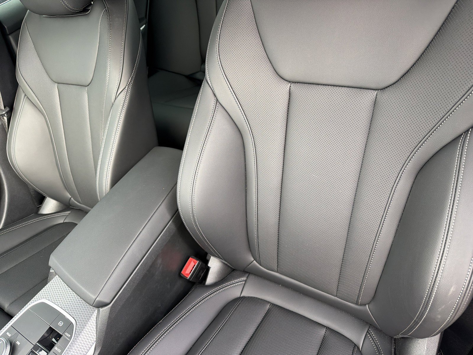 New 2025 BMW 330i Sedan w/ Convenience Package RWD image 20
