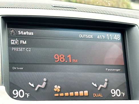 Used 2010 INFINITI M35 w/ Technology Pkg image 8