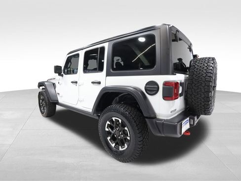 Used 2025 Jeep Wrangler Unlimited Rubicon image 2