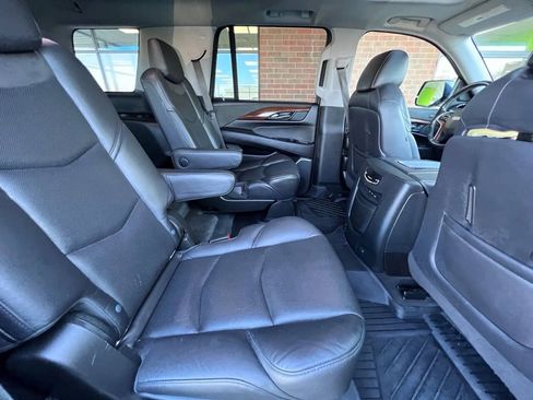 Used 2020 Cadillac Escalade Luxury AWD/4WD image 16