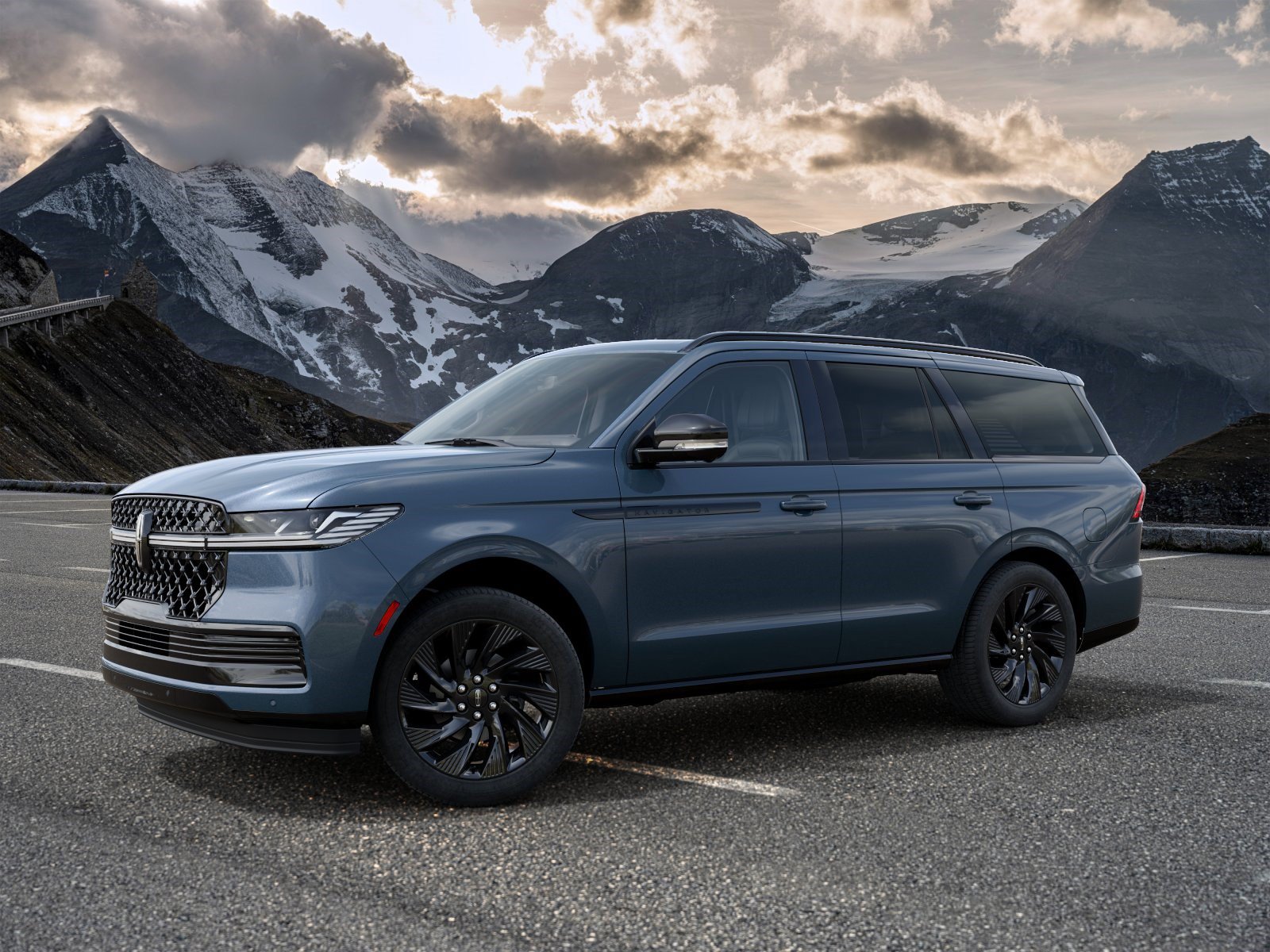 New 2027 Lincoln Navigator Reserve w/ Jet Appearance Package AWD/4WD image 1