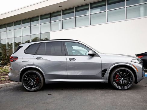 New 2026 BMW X5 xDrive40i w/ M Sport Package AWD/4WD image 4