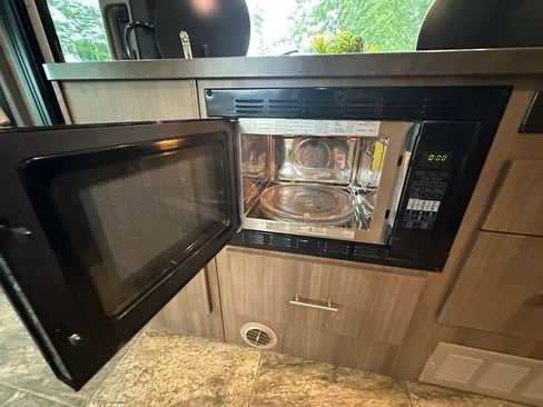 Used 2013 Mercedes-Benz Sprinter 3500 image 33