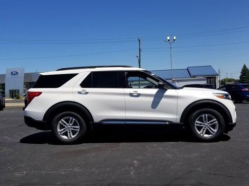 Used 2021 Ford Explorer XLT w/ Equipment Group 202A AWD/4WD image 4