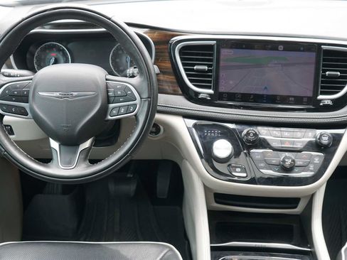 Used 2022 Chrysler Pacifica Limited FWD image 24