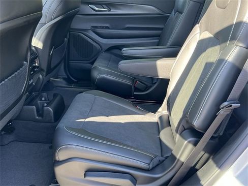 New 2025 Jeep Grand Cherokee L Altitude image 17