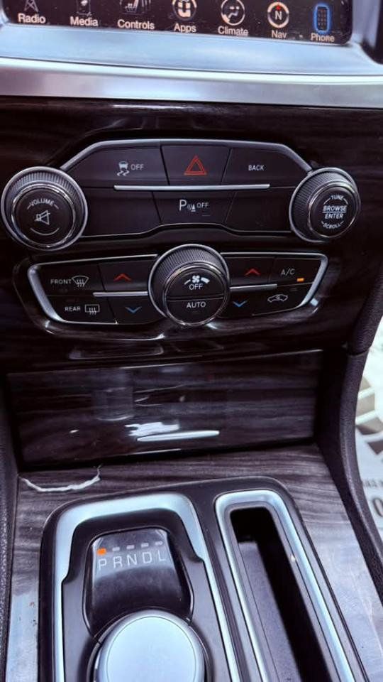 Used 2016 Chrysler 300 Limited RWD image 10