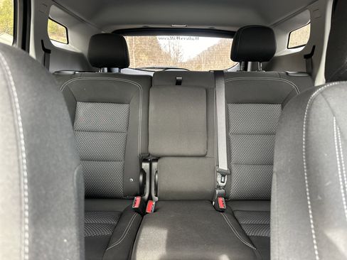 Used 2024 GMC Terrain SLE image 25