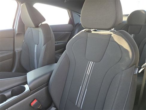 New 2025 Hyundai Elantra SEL image 13