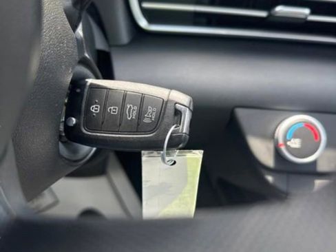 Used 2025 Hyundai Elantra SE FWD image 22