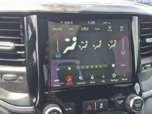 Used 2019 RAM 2500 Big Horn w/ Night Edition AWD/4WD image 17