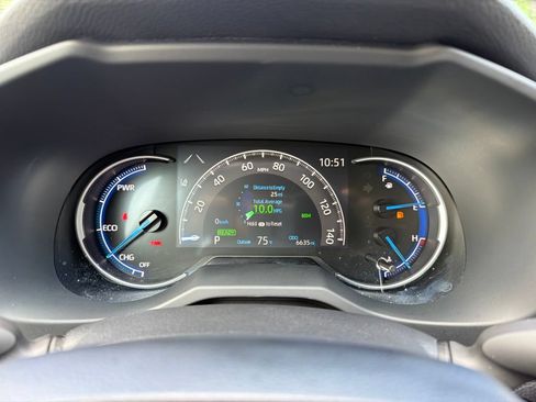 Used 2025 Toyota RAV4 XLE AWD/4WD image 9