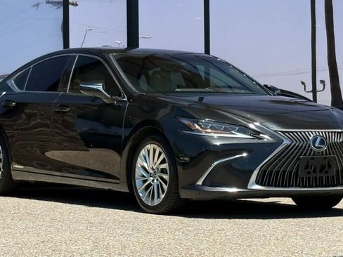 Used 2021 Lexus ES 300h Ultra Luxury w/ Accessory Package 2 FWD image 17