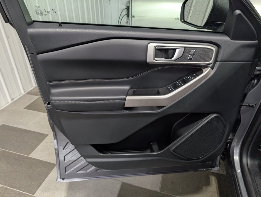 Used 2023 Ford Explorer XLT w/ Equipment Group 202A AWD/4WD image 13
