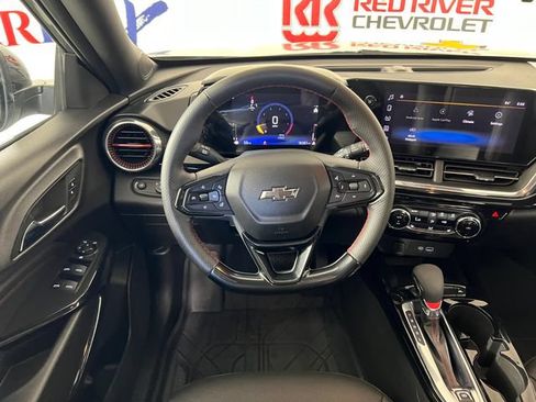 Used 2025 Chevrolet Trax RS w/ Sunroof Package FWD image 14