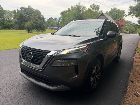 Used 2021 Nissan Rogue SV w/ Premium Package FWD image 3