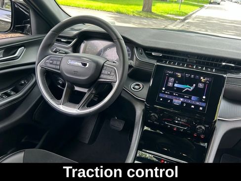 Certified 2024 Jeep Grand Cherokee Altitude image 12