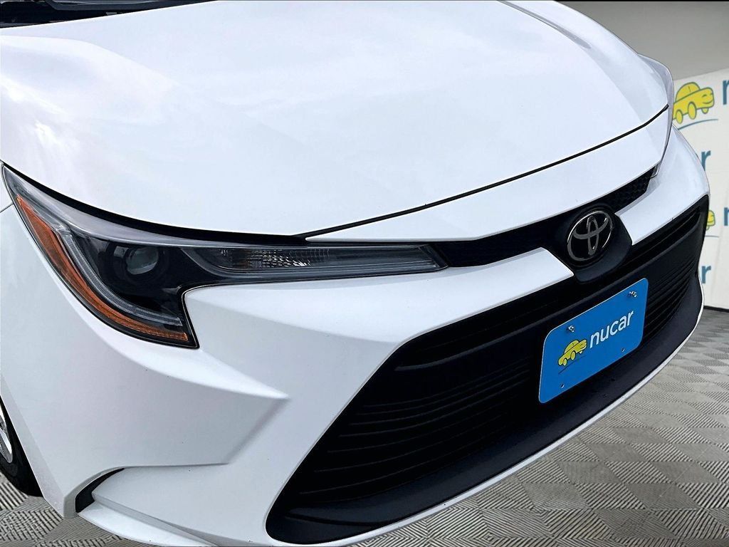 Used 2025 Toyota Corolla LE FWD image 32