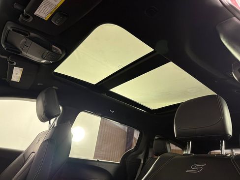 Used 2020 Chrysler Pacifica Touring-L w/ S Appearance Package FWD image 2
