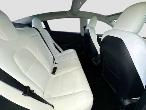 Used 2023 Tesla Model 3 Standard Range image 19