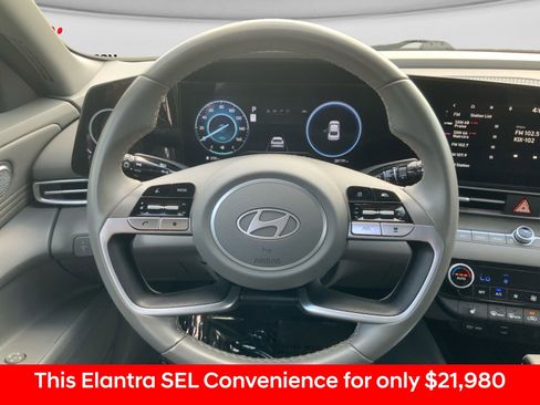 Used 2025 Hyundai Elantra SEL FWD image 35