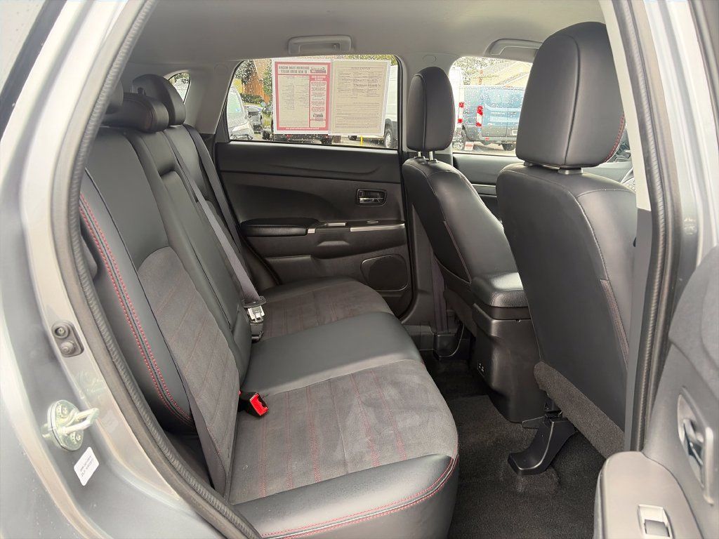 Used 2025 Mitsubishi Outlander Sport SE AWD/4WD image 39