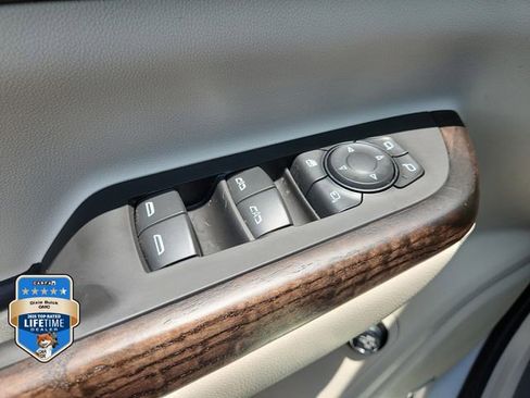 Certified 2021 GMC Acadia Denali w/ Denali Technology Package FWD image 22