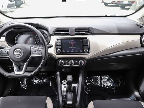 Used 2022 Nissan Versa SV FWD image 14