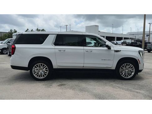 Certified 2025 GMC Yukon XL Denali AWD/4WD image 9