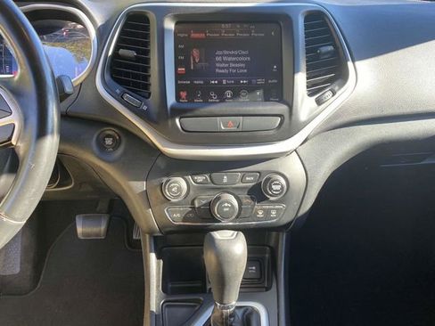 Used 2018 Jeep Cherokee Latitude Plus image 26