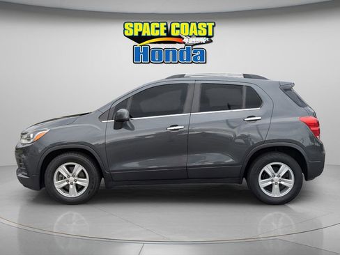 Used 2017 Chevrolet Trax LT w/ LT Convenience Package image 5
