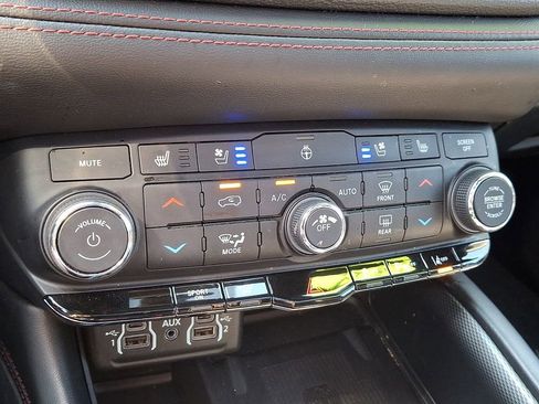 Used 2021 Dodge Durango R/T w/ Technology Group AWD/4WD image 19
