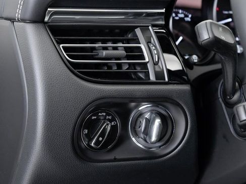 Certified 2025 Porsche Macan image 10