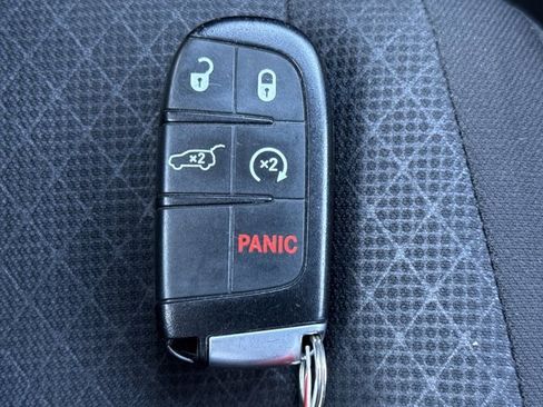 Used 2019 Jeep Grand Cherokee Laredo image 26