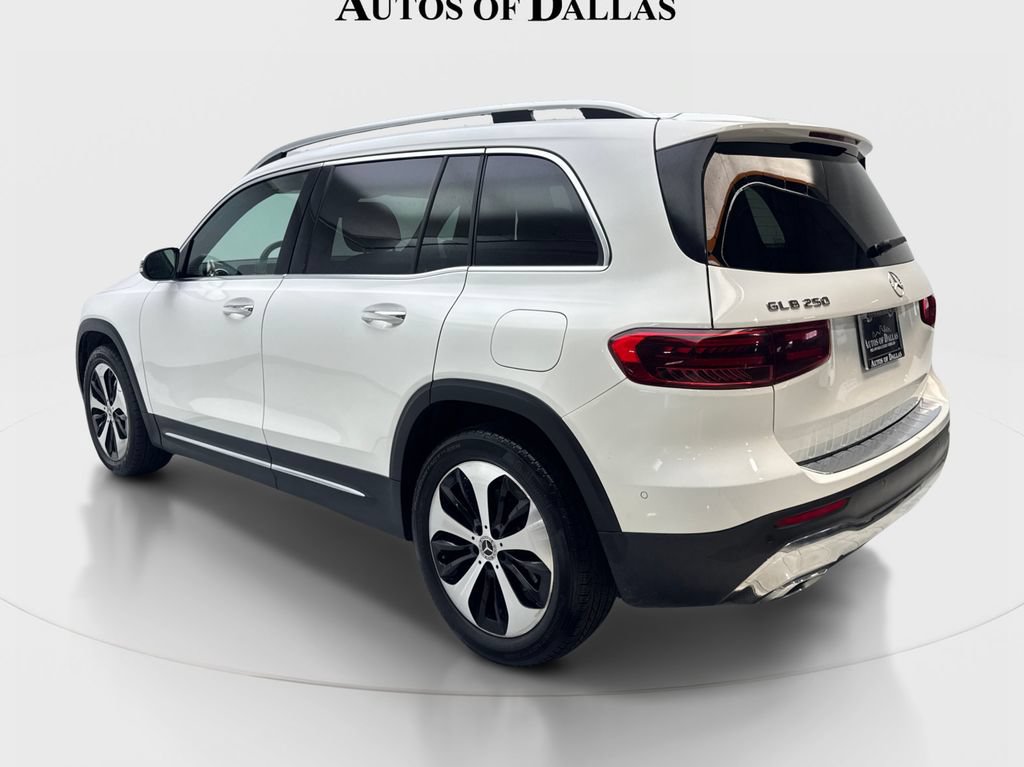 Used 2025 Mercedes-Benz GLB 250 w/ Exclusive Package image 10