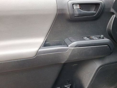 Certified 2022 Toyota Tacoma SR AWD/4WD image 11