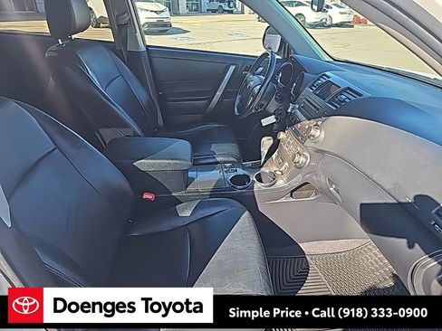 Used 2010 Toyota Highlander SE image 23
