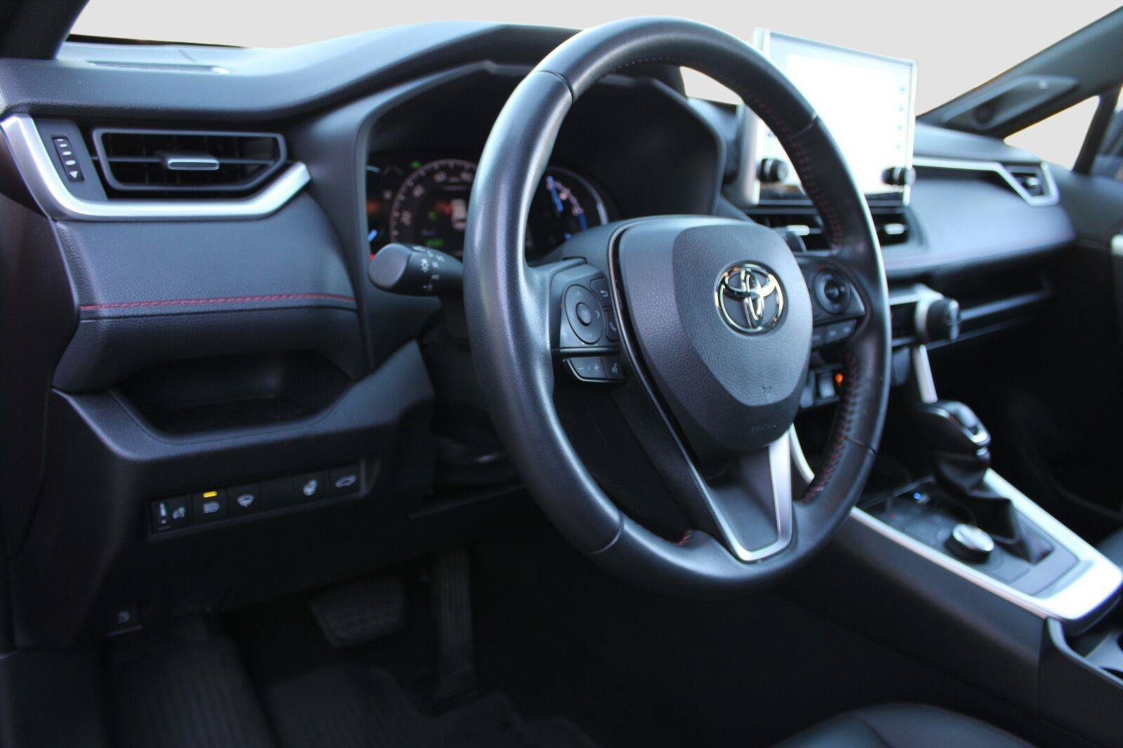 Certified 2021 Toyota RAV4 XSE w/ Weather Package AWD/4WD image 17