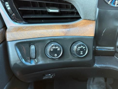 Used 2019 Cadillac Escalade Premium Luxury image 29